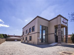 320 m² Office Space in New Redruth