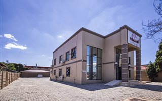 320 m² Office Space in New Redruth