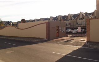 2 Bedroom Apartment in Gordons Bay Central