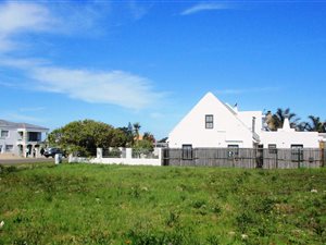 952 m² Land available in Sandbaai