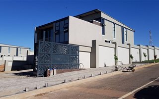 4 Bedroom Cluster in Waterkloof