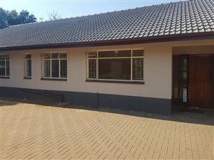 4 Bedroom House in Lynnwood Glen