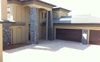 4 Bedroom House in Silver Lakes Golf Estate