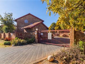 3 Bed Townhouse in Highveld