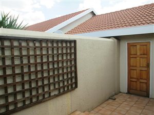 3 Bed Townhouse in Vanderbijlpark Central