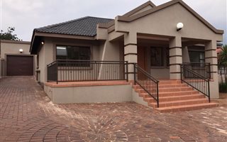 4 Bedroom House in Linmeyer