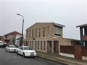 9 Bed House in Korsten