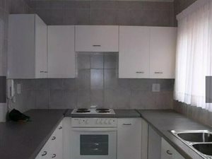 3 Bed Townhouse in Melrose North