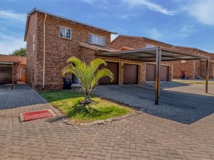3 Bed Townhouse in Rooihuiskraal