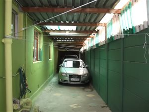 3 Bed House in Kensington