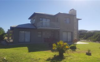 3 Bedroom Townhouse in Hartenbos Landgoed