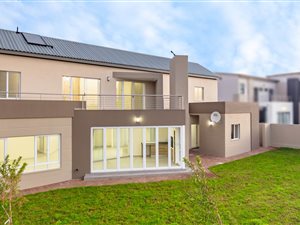 4 Bed House in Midstream Ridge Estate