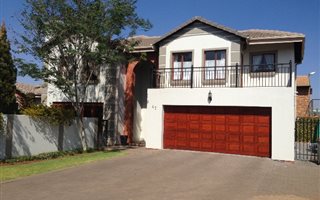 4 Bedroom House in Olympus