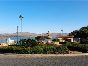 740 m² Land available in Kosmos