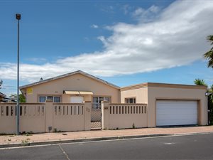 4 Bed House in Welcome