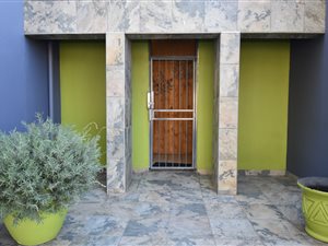 210 m² Commercial space in Rooihuiskraal