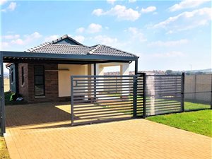3 Bed House in Lotus Gardens