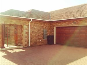 3 Bedroom Townhouse in Erasmus