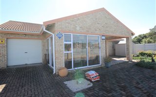 3 Bedroom House in Paradise Beach