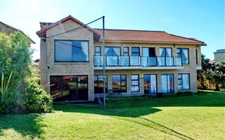 4 Bedroom House in Mossel Bay Golf Estate