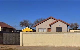 2 Bedroom House in Emdeni