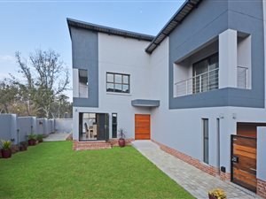 4 Bedroom Townhouse in Bryanston East
