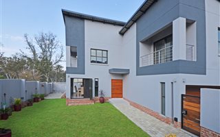 4 Bedroom Townhouse in Bryanston East