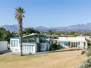 5 Bed House in Gordons Bay Central