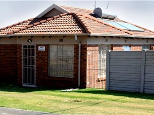 3 Bed House in Clayville