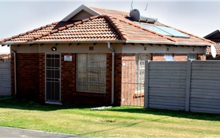 3 Bedroom House in Clayville