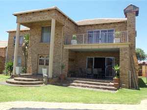 4 Bedroom House in Protea Ridge