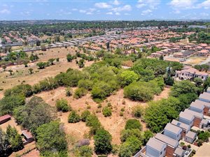 1.8 ha Land available in Broadacres