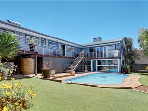 6 Bed House in Durbanville Central
