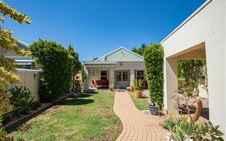 3 Bedroom House in Claremont