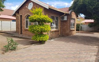 3 Bedroom House in Madiba Park
