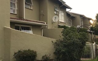 3 Bedroom Duplex in Farrarmere