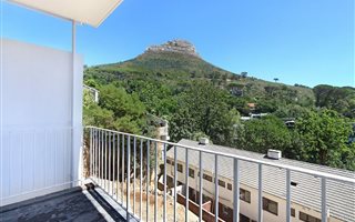 1 Bedroom Flat in Higgovale