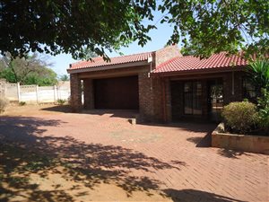 3 Bed House in Heuweloord