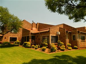 6 Bed House in Heatherdale