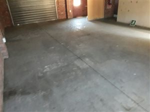 100 m² Industrial space in Alton
