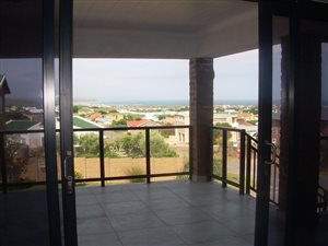 4 Bedroom House in Still Bay West