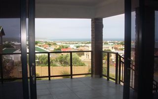 4 Bedroom House in Still Bay West