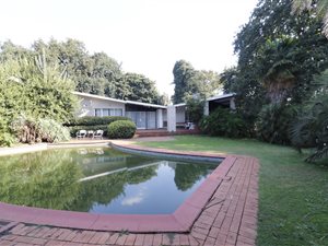4 Bed House in Rowhill