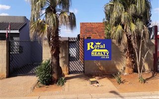 4 Bedroom House in Lenasia