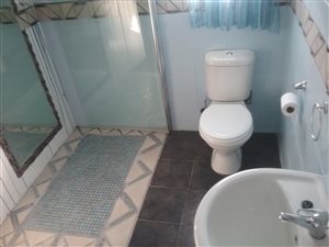 6 Bed House in Somerset Park