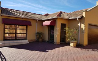 3 Bedroom Cluster in Hughes