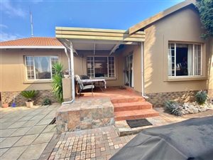 3 Bed House in Thatchfield