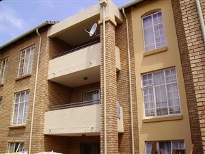 2 Bed Townhouse in Die Hoewes