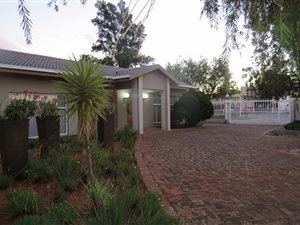 4 Bed House in Monument Heights