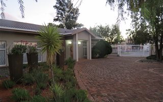 4 Bedroom House in Monument Heights